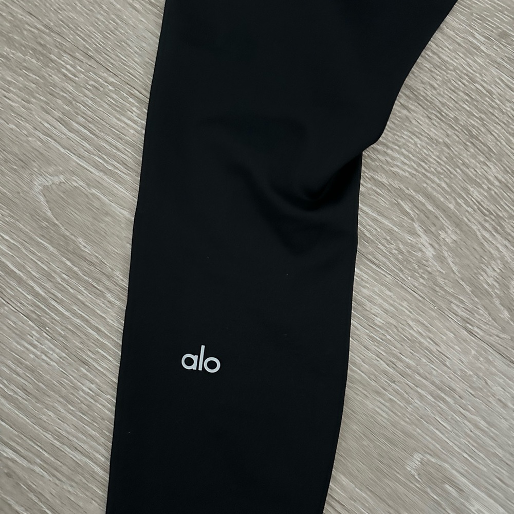 ALO 7/8 airlift Black Leggings - Picture 3 of 7